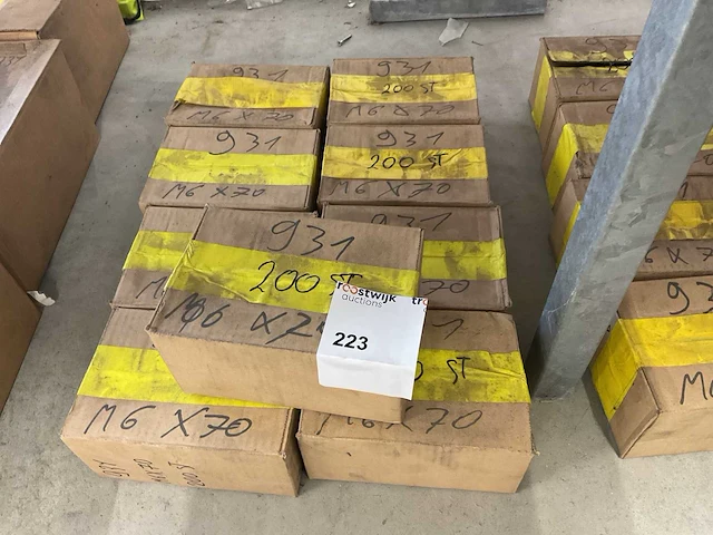 9 dozen bouten - afbeelding 1 van  3