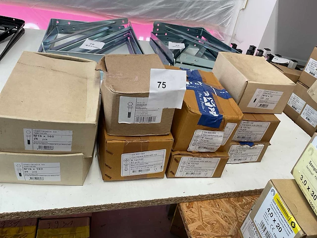 9 dozen bouten - afbeelding 1 van  3