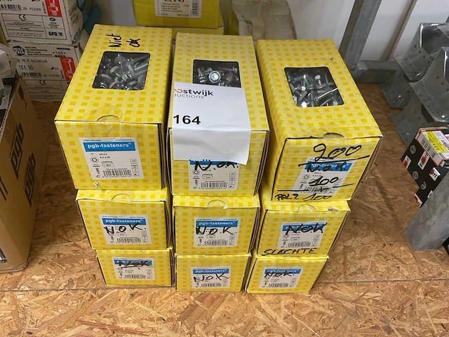 9 dozen dakschroeven - afbeelding 1 van  4
