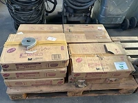 9 dozen met rolspijkers - afbeelding 3 van  3