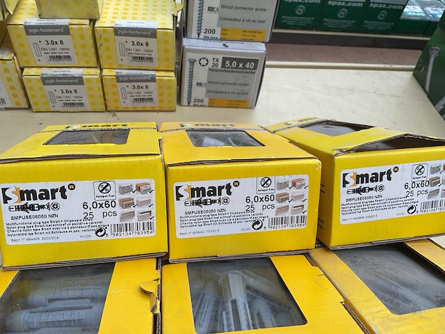 9 dozen universele pluggen ; pluggen met schroeven - afbeelding 5 van  6