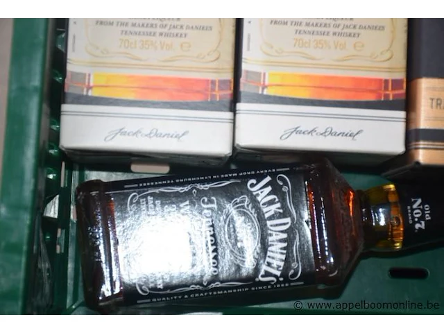 9 flessen diverse whisky jack daniels 40% - afbeelding 2 van  4