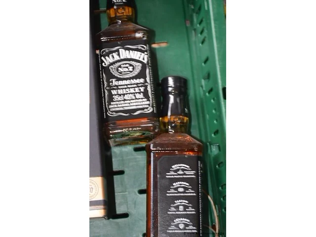 9 flessen diverse whisky jack daniels 40% - afbeelding 4 van  4