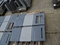 9 granieten platen met gleuf, afm. 96x40x5, 9 granieten platen met gat albo deurtje, afm. 96x40x5, 18 granieten platen zijkant brievenbus, afm. 96x30x5 - afbeelding 5 van  6