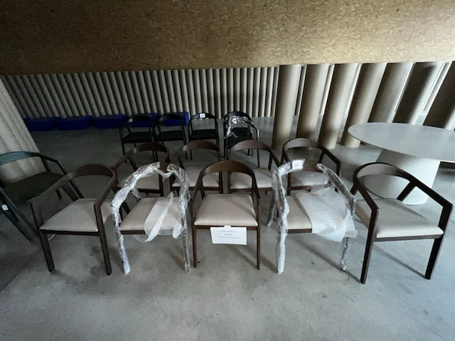 9 houten stoelen - afbeelding 8 van  8
