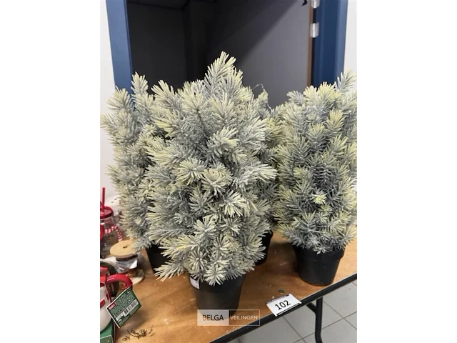 9 kerstboompjes ± h 45cm - afbeelding 3 van  4