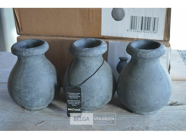 9 kleinen vaasjes brynxz vais on plate majestic - afbeelding 2 van  2