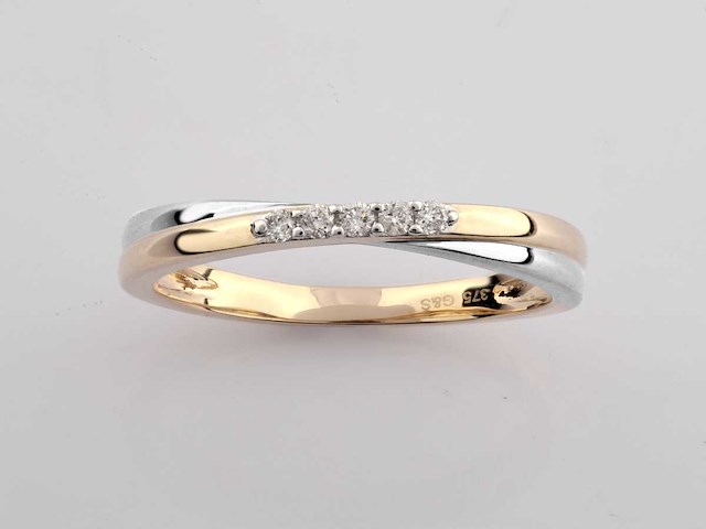 9 kt geelgouden ring met natuurlijke diamant - afbeelding 1 van  7