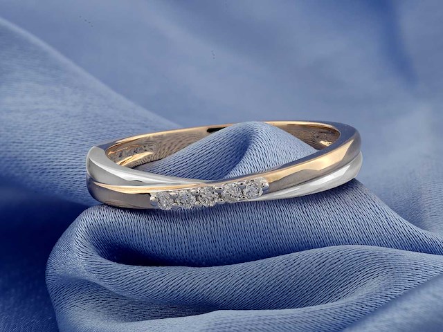 9 kt geelgouden ring met natuurlijke diamant - afbeelding 5 van  7