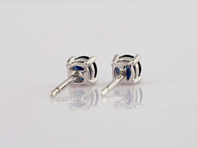 9 kt witgouden oorbel met blauwe saffier - afbeelding 8 van  8