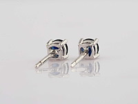 9 kt witgouden oorbel met blauwe saffier - afbeelding 8 van  8