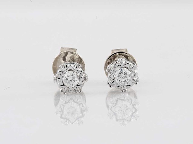 9 kt witgouden oorbel met natuurlijke diamant - afbeelding 1 van  6