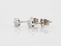 9 kt witgouden oorbel met natuurlijke diamant - afbeelding 3 van  6