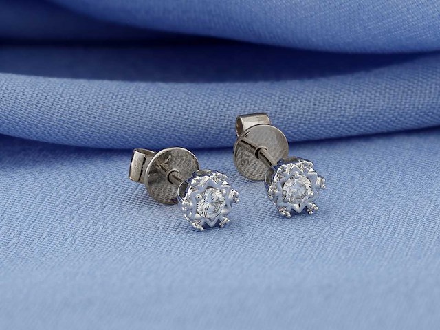 9 kt witgouden oorbel met natuurlijke diamant - afbeelding 6 van  6