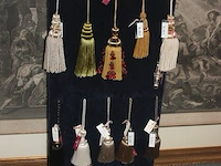 9 kussens: mulberry, manovas, pierre frey, 20 diverse kwasten in verschillende maten, sierbord (71,72,73,74,78) - afbeelding 3 van  6