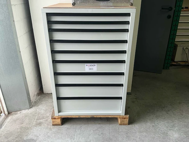 9-laden materiaalkast - afbeelding 1 van  6