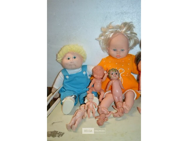 ±9 oude poppen - afbeelding 2 van  4