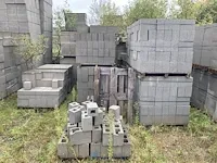 9 palletten betonmetselstenen - afbeelding 1 van  7