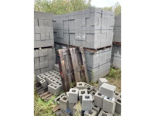 9 palletten betonmetselstenen - afbeelding 2 van  7