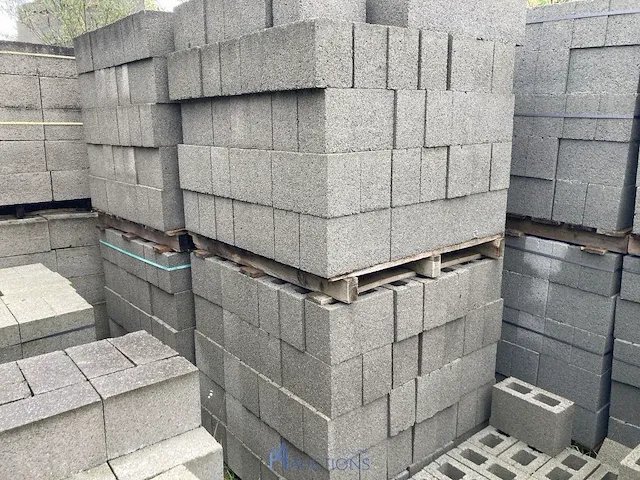 9 palletten betonmetselstenen - afbeelding 7 van  7
