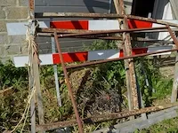 9 signalisatieborden, 9 kunststof voeten, 2 hekken, 2 verkeerskegels, 2 paaltjes met verkeersbord - afbeelding 3 van  10