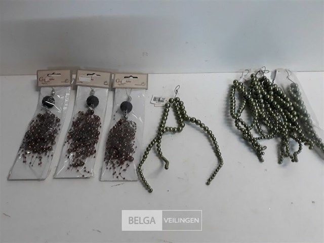 9 x kralen 2 assorti 6 x trippel 20 cm 3 x bol met kralen 17 cm - afbeelding 1 van  3