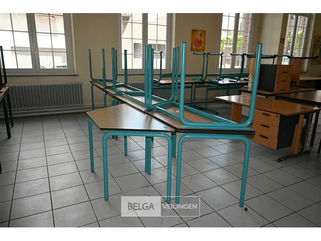 9 x trapeziumvormige tafel - afbeelding 1 van  4