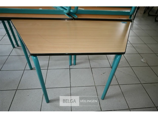 9 x trapeziumvormige tafel - afbeelding 3 van  4