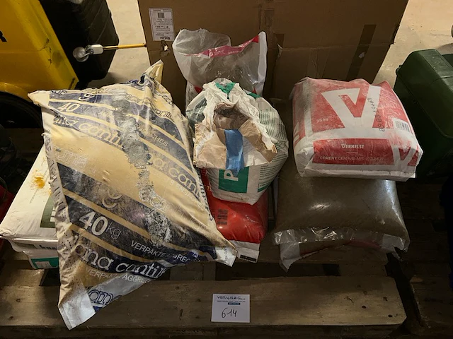 9 x zak bouwmateriaal - afbeelding 1 van  3