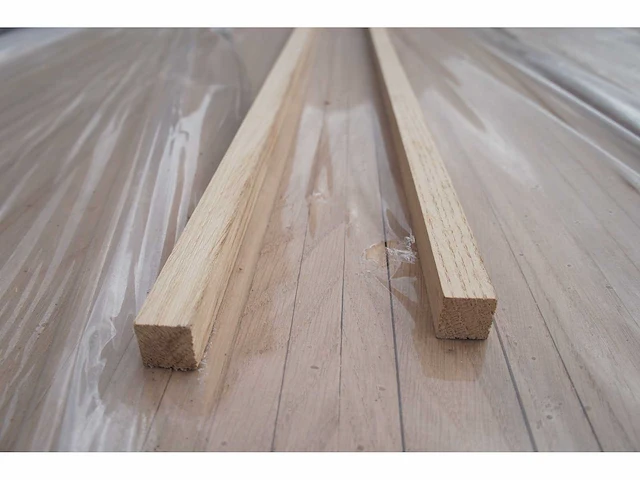 90 lm massief eiken plinten 15x15 - afbeelding 2 van  4