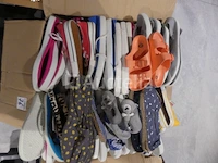 90 paar espadrilles ,baby,diversen,veelkleurig - afbeelding 1 van  6
