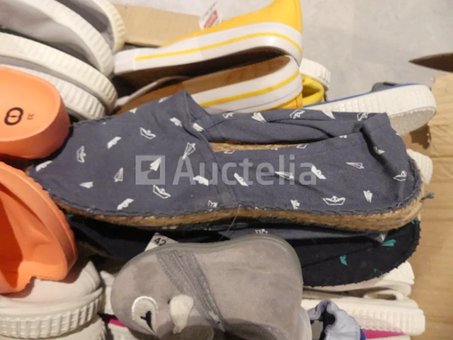 90 paar espadrilles ,baby,diversen,veelkleurig - afbeelding 2 van  6