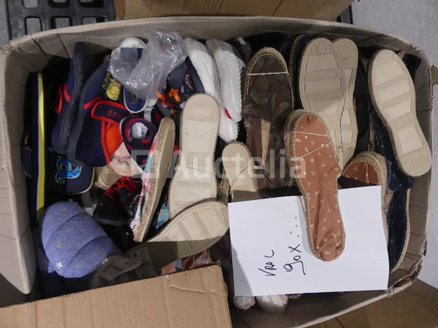 90 paar espadrilles en verschillende veelkleurige - afbeelding 1 van  7
