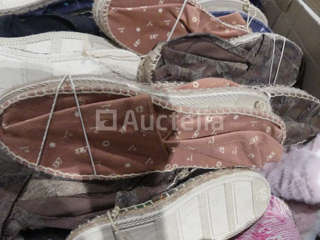 90 paar espadrilles en verschillende veelkleurige - afbeelding 2 van  7