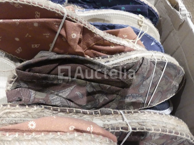 90 paar espadrilles en verschillende veelkleurige - afbeelding 4 van  7