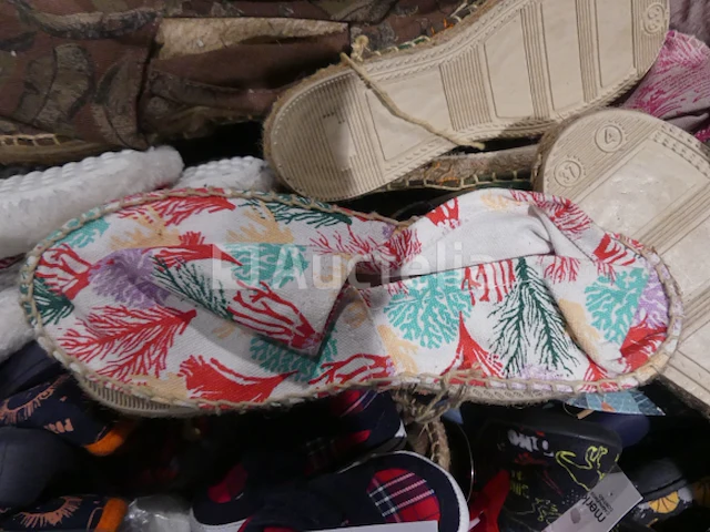 90 paar espadrilles en verschillende veelkleurige - afbeelding 7 van  7
