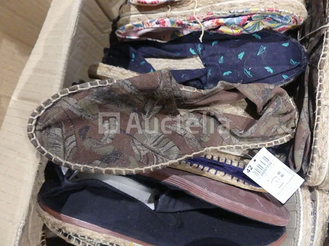 90 paar espadrilles, veelkleurig - afbeelding 1 van  7