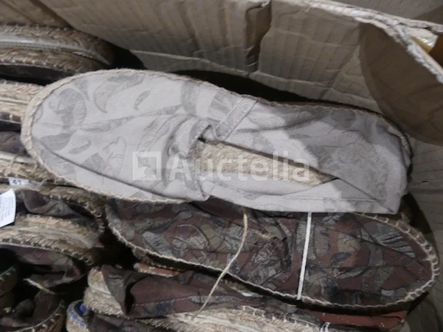 90 paar espadrilles, veelkleurig - afbeelding 2 van  7