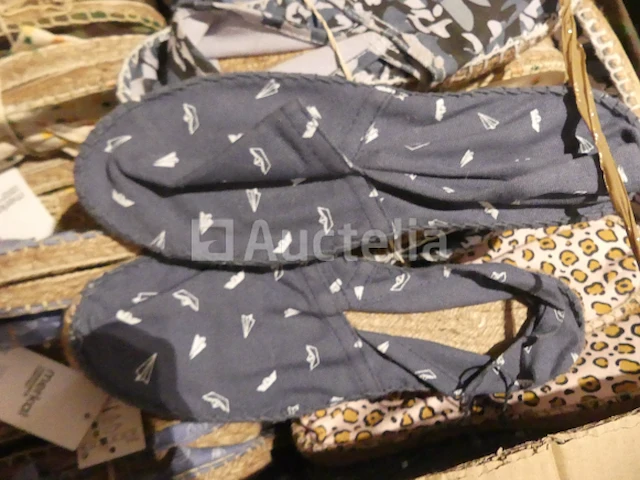 90 paar veelkleurige espadrilles - afbeelding 4 van  5