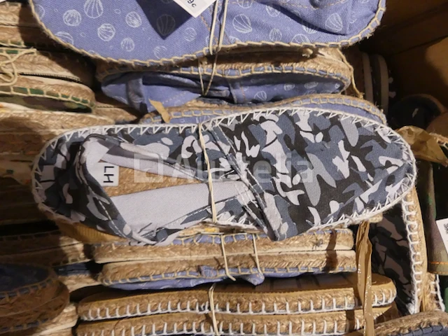 90 paar veelkleurige espadrilles - afbeelding 5 van  5