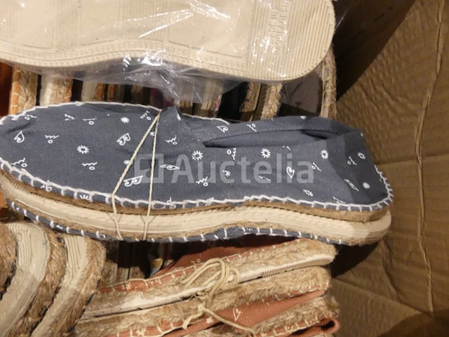 90 paar veelkleurige espadrilles - afbeelding 3 van  6