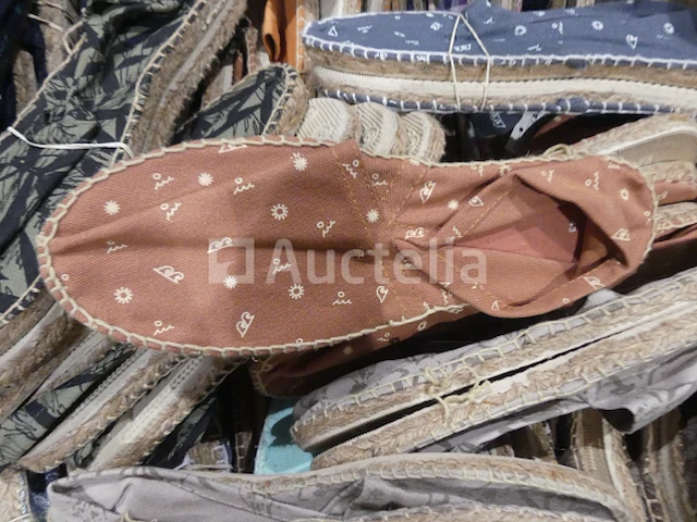 90 paar veelkleurige espadrilles - afbeelding 5 van  6