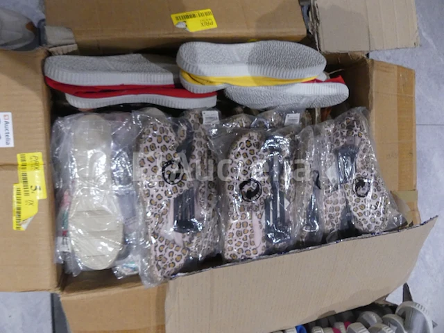 90 paar veelkleurige espadrilles - afbeelding 1 van  6