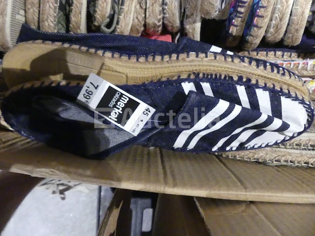 90 paar veelkleurige espadrilles - afbeelding 2 van  7