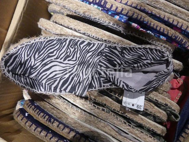 90 paar veelkleurige espadrilles - afbeelding 3 van  7