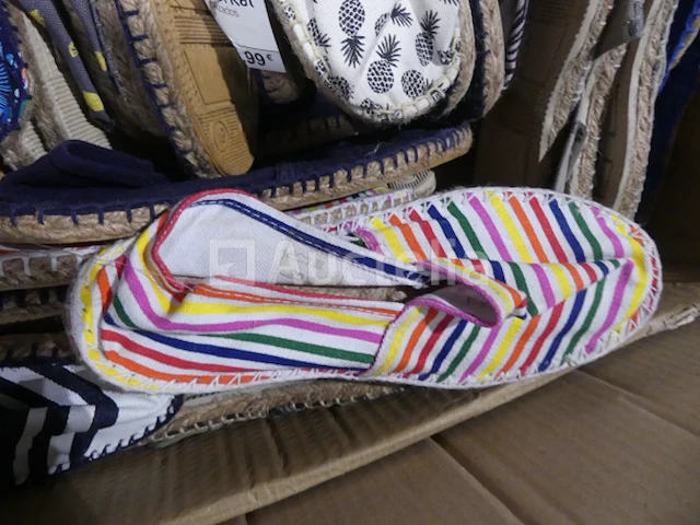 90 paar veelkleurige espadrilles - afbeelding 6 van  7