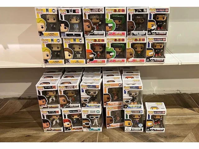 90 stuks diversen merk: funko pop, nintendo, mario, rock, bts,etc - afbeelding 2 van  3