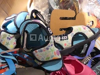90 veelkleurige diverse strandschoenen - afbeelding 3 van  9
