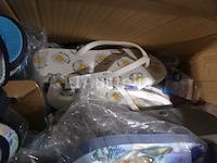 90 veelkleurige diverse strandschoenen - afbeelding 5 van  9