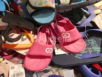 90 veelkleurige diverse strandschoenen - afbeelding 8 van  9